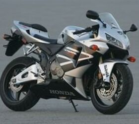 2005年本田cbr 600 rr摩托车com,然后银自行车是很有吸引力的本田翼服