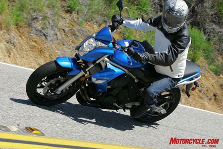 2009 kawasaki er 6n review motorcycle com, Pete looking for prey