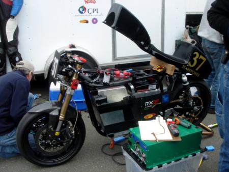 electric motorcycle racing season wrap up, Although based on a 1960s Norton frame the Moto Electra racer is powered by 21st century electric technology