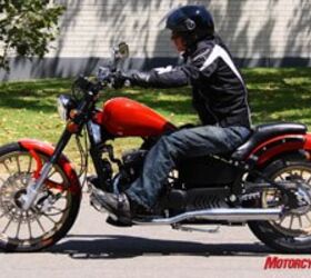 2009年约翰尼pag摩托车审查摩托车com,骑手必须向前伸展到摩根大通的控制专业街