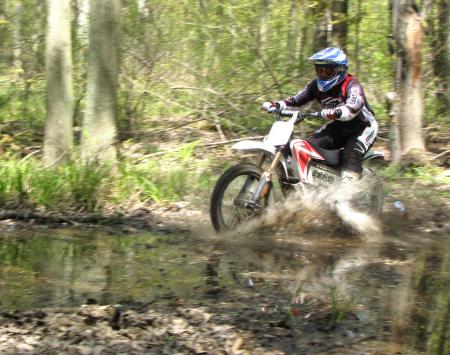 2010 zero mx extreme package review motorcycle com, Electricity and water aren t supposed to mix We put Zero s waterproofing claim to the test and it tolerated swimming with no issues whatsoever