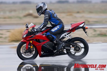 2009 honda cbr600rr c abs review motorcycle com, Bringing the CBR C ABS down from 100 mph in standing water with full squeeze on both brakes Note the distance between the front fender and upper cowling as well as how little fork compression is left Smooth stopping all the way