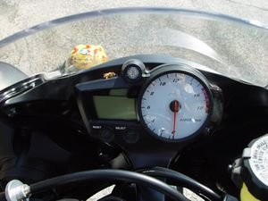 2005 best of the best r6 v gsx r1000 motorcycle com, This is where the little girls hide