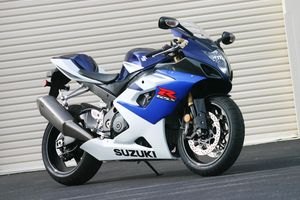 2005 best of the best r6 v gsx r1000 motorcycle com, There s no denying that the GSX R s got the goods to back up its stellar looks