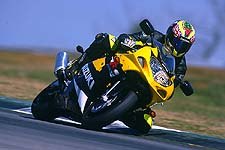 2001 suzuki gsx r600 motorcycle com, Suzuki s new for 2001 GSX R600 aims to set new standards in World Supersport with a class leading motor and chassis
