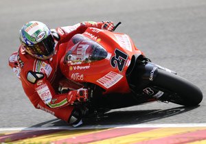 nicky hayden gets new crew chief, WSBK Champion Troy Bayliss is testing the Desmosedici GP9 in Mugello Italy