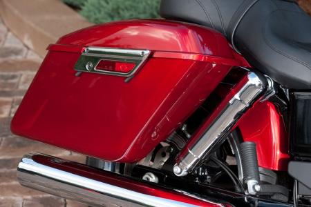 2012 harley davidson dyna switchback review motorcycle com, Chrome finishes are lustrous including the up spec mono tube shocks Paint finish on the Switchback s hardbags is top notch Regrettably the bags inner latch leaves something to be desired