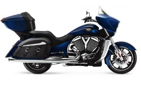 2011 victory motorcycles lineup, Victory offers a new optional trunk for the Cross Country