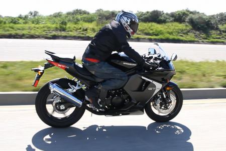 2013 beginner sportbike shootout video motorcycle com, The GT250R stands out for its larger scale feeling at least noticeably bigger than its class rivals