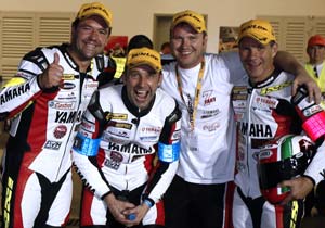wec yamaha sweeps qatar finale, From left Igor Jerman Steve Plater team manager Mandy Kainz and Steve Martin celebrates their victory in Qatar