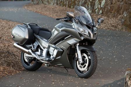 2013 yamaha fjr1300a review motorcycle com, Yes the 2013 Yamaha FJR1300 looks very similar to the model it replaces The differences are easier to spot up close A revised fairing and headlight shape are giveaways