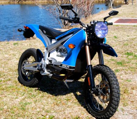 2010 zero s and ds review motorcycle com, The Zero DS adds about 4 pounds worth of running gear to make it into a road n trail suitable all rounder