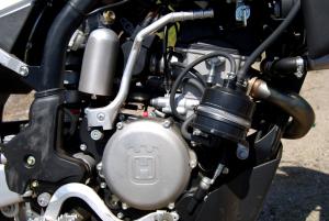 2012 husqvarna te250 review motorcycle com, The TE s fuel injected water cooled Thumper reveals its race derived performance by supplying the bulk of its power in the upper half of the powerband but at the same time power development is linear and predictable