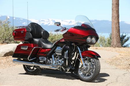 2011 harley davidson cvo road glide ultra review motorcycle com, The Road Glide Ultra is the latest addition to Harley Davidson s high end CVO line This Rio Red and Black Ember with Quartzite graphics package is one of three color schemes to choose from