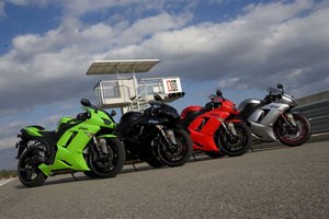 2007 kawasaki ninja zx 6r full report motorcycle com, No matter what color you pick the 07 ZX 6R is a good choice