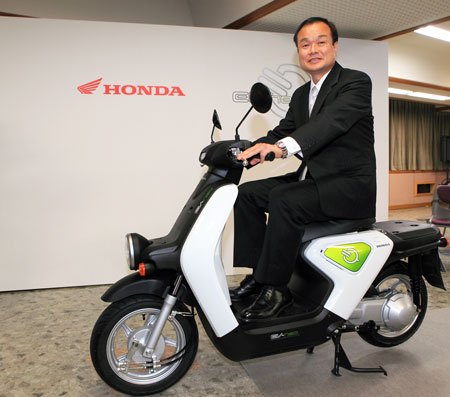 honda ev neo ready for lease sales, Takanobu Ito Honda president and CEO poses for pictures on the new EV neo electric scooter