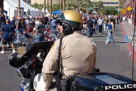2009 las vegas bikefest report, Officer Joe serves and protects at BikeFest while grooving to his unofficial copper iPod