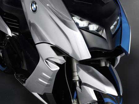 eicma 2010 bmw concept c, The Concept C uses BMW s familiar split face design