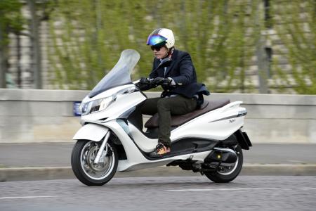 2012 piaggio x10 350 review motorcycle com, The tall windscreen provides more than adequate wind protection