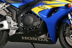 2006 honda cbr 1000rr motorcycle com, The huge grey engine covers are magnesium does that mean Honda is showing off with the reduced fairing coverage