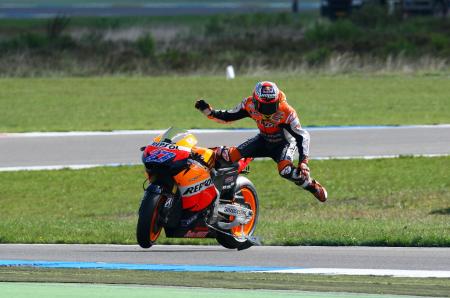 motogp 2011 assen results, The day before the race Casey Stoner practices his emergency eject maneuver in the event Marco Simoncelli tries to pass him Photo by GEPA Pictures