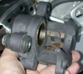 disc brake tech, Internals of Rear Caliper
