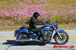 2009 yamaha v star 950 review motorcycle com, If you re 5 foot 8 and want to know how you ll fit on the V Star turn your eyes upward about an inch