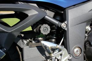2011 triumph sprint gt review motorcycle com, This knob adjusts the rear spring preload
