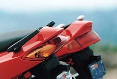1998 honda vfr800fi interceptor motorcycle com, A detachable rear cowling hides the rear passenger seat