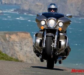 2009川崎vulcan 1700 voyager nomad review motorcycle com，在2000 rpm范围内，voyager的1700cc V Twin提供了超过100英尺磅的扭矩，足以提升前轮胎