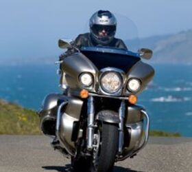 2009川崎火神1700航海家游牧民评论摩托车网站，航海家安置它的骑手在风偏转舒适