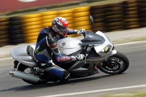 03 triumph tt600 england knocks off a japanese bike motorcycle com