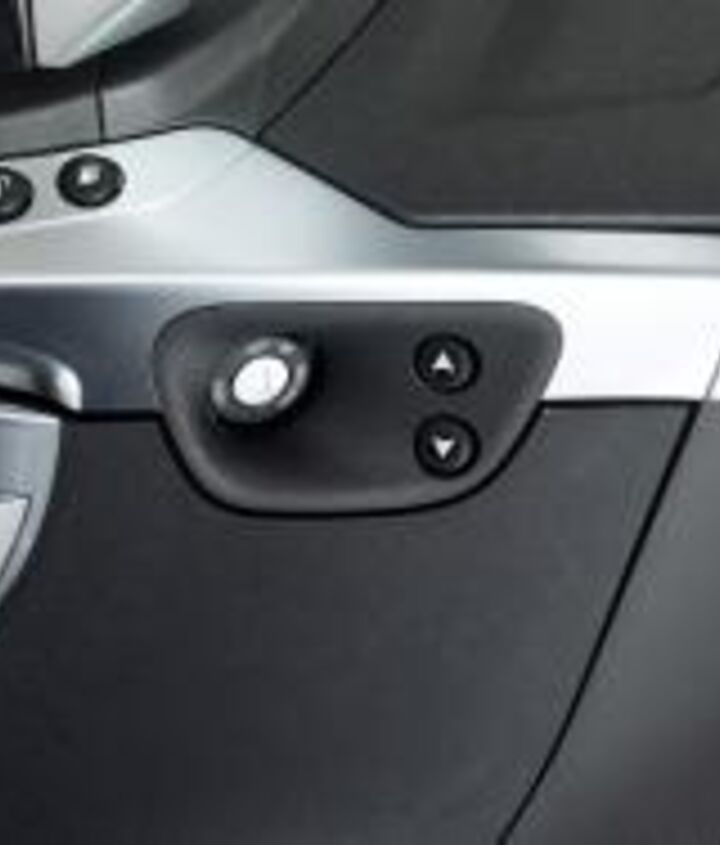 2012 piaggio x10 500 executive review motorcycle com, Adjusting the suspension settings is as simple as pushing a button