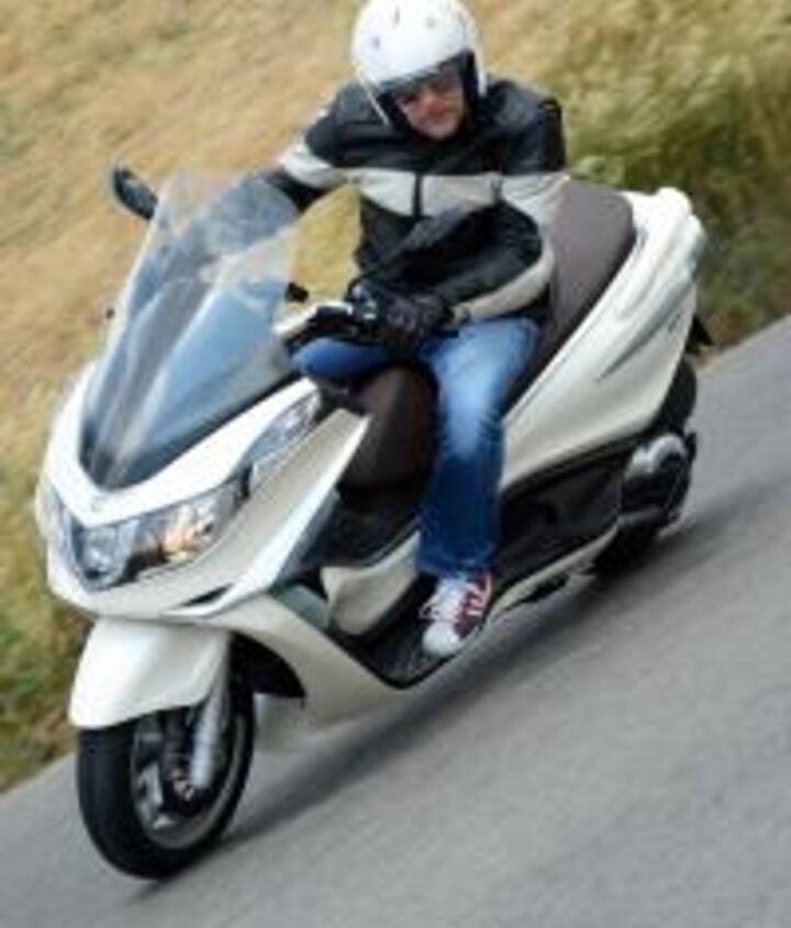2012 piaggio x10 500 executive review motorcycle com, We were impressed with the fairly tight turning radius of the X10 500 Executive