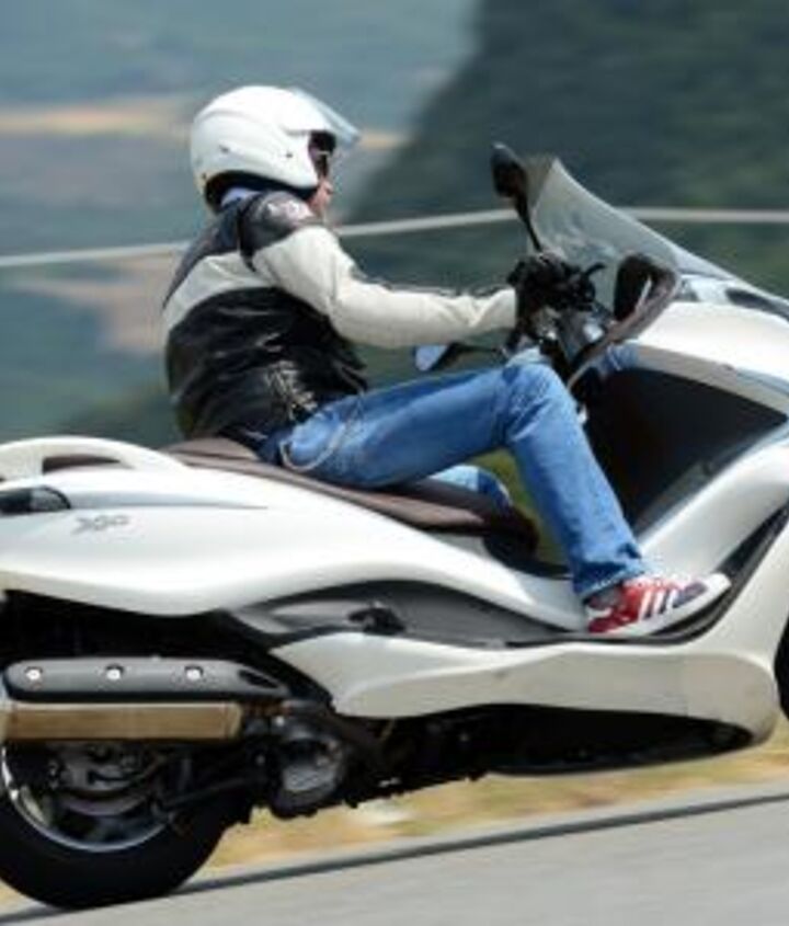2012 piaggio x10 500 executive review motorcycle com, What the Piaggio lacks in motorcycle like handling it makes up for with its technological wizardry