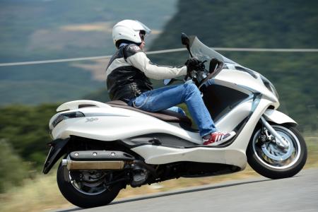 2012 piaggio x10 500 executive review motorcycle com, What the Piaggio lacks in motorcycle like handling it makes up for with its technological wizardry