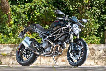 2011 ducati monster 1100 evo review motorcycle com, 2011 Monster 1100 EVO The Monster 1100 receives ABS traction control lighter wheels and an extra 5 hp as part of the EVO upgrade And it doesn t cost a penny more than the 2010 base model Monster 1100