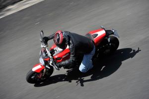 2011 ducati monster 1100 evo review motorcycle com, Both the red and black color schemes sport a wide racing stripe down the middle The red color has a white contrast while the black Monster 1100 EVO has subtler but still attractive silvery gray stripe