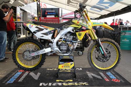inside the 2013 supercross works bikes motorcycle com, This season marks James Stewart s second year riding Yoshimura Suzukis The RM Z450 is one of the most forgiving bikes and suits Stewart s style better than anything else except maybe the Kawasaki