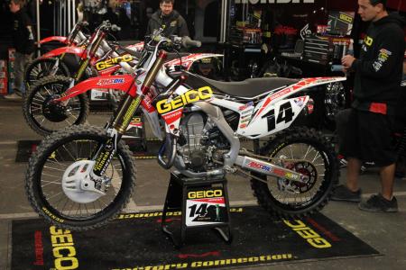 inside the 2013 supercross works bikes motorcycle com, Kevin Windham s rides a factory Honda with works suspension tuned by Works Connection Windham has his custom ignition programmed for more bottom end power than other riders tend to like