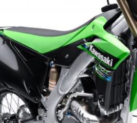 2013 kawasaki kx250f review motorcycle com, Kawasaki used smaller radiator shrouds on the KX250F in 2013 which makes the bike feel slimmer when sitting on it