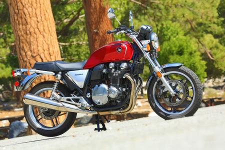 2013 honda cb1100 review motorcycle com, Yes friends that is a MY2013 Honda CB It s part of Honda s 21st century philosophy to keep motorcycling viable for a new generation of consumers and lure bystanders into motorcycling