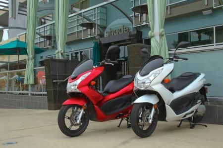 2011 honda pcx review motorcycle com, Choose your Weapon in Candy Red or Pearl White