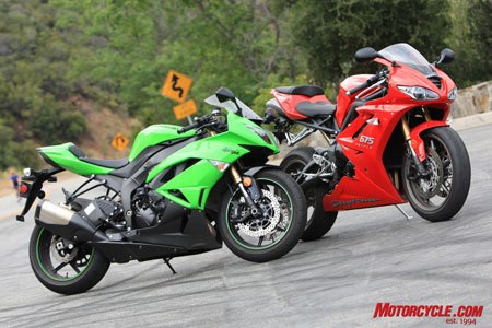 2009 kawasaki zx 6r vs triumph daytona 675 motorcycle com, Like a junkyard dog defending its food bowl the ZX 6R fends off one final attack on its Motorcycle com 2009 Supersport Shootout champ title