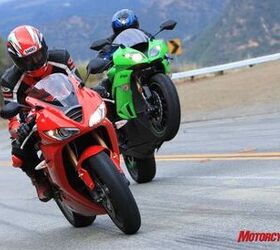 2009 kawasaki zx 6r vs triumph daytona 675 motorcycle com, Fun in and out of every corner