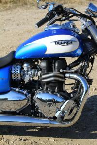 2012 harley davidson sportster superlow vs triumph america video motorcycle com, When it comes to cruisers the overwhelming choice of engine is a V Twin The Triumph s parallel Twin is a refreshing break from that mold and its performance is on par or better with V Twins in its class
