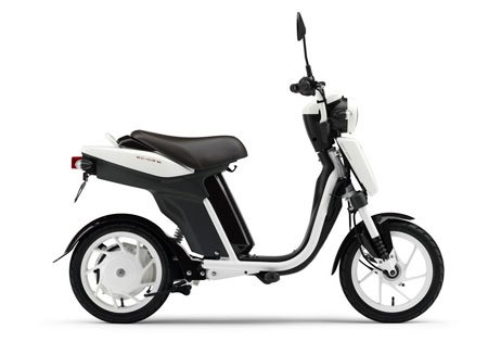 yamaha unveils ec 03 electric scooter, The Yamaha Integrated Power Unit powertrain will be housed inside the rear wheel hub