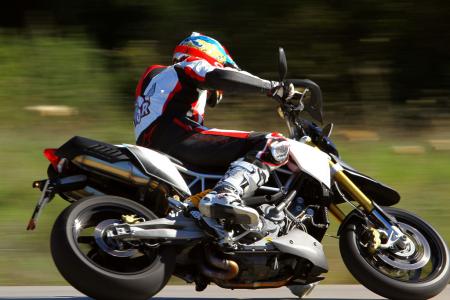 2011 aprilia dorsoduro 1200 review first impressions motorcycle com, Rider aids like traction control can help less experienced riders grow with the bike