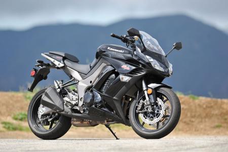 the best literbike for the street motorcycle com, With streetable mid range power and comfy yet sport ergos the 2011 Ninja 1000 is the best supersport tourer to yet come from an OEM