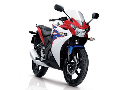 honda thailand unveils 2011 cbr150r, The updated CBR150R has the VFR1200F s distinct headlight design while the body panels reflect the CBR lineage